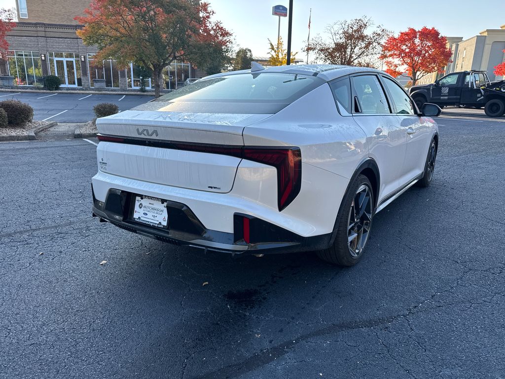 2025 Kia K4 GT-Line photo 3