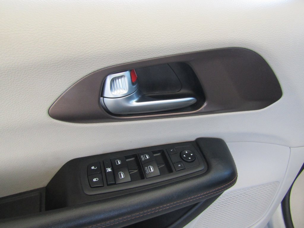 2019 Chrysler Pacifica Touring L photo 19