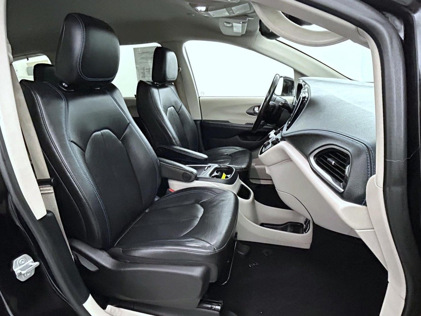 2021 Chrysler Pacifica Touring L photo 15