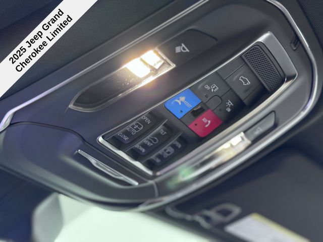 2025 Jeep Grand Cherokee Limited photo 30