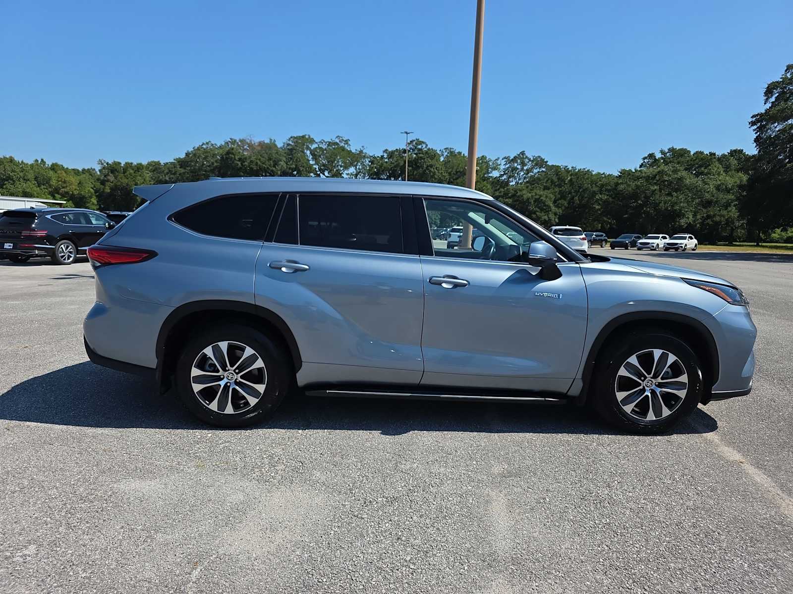 2021 Toyota Highlander Hybrid XLE photo 9