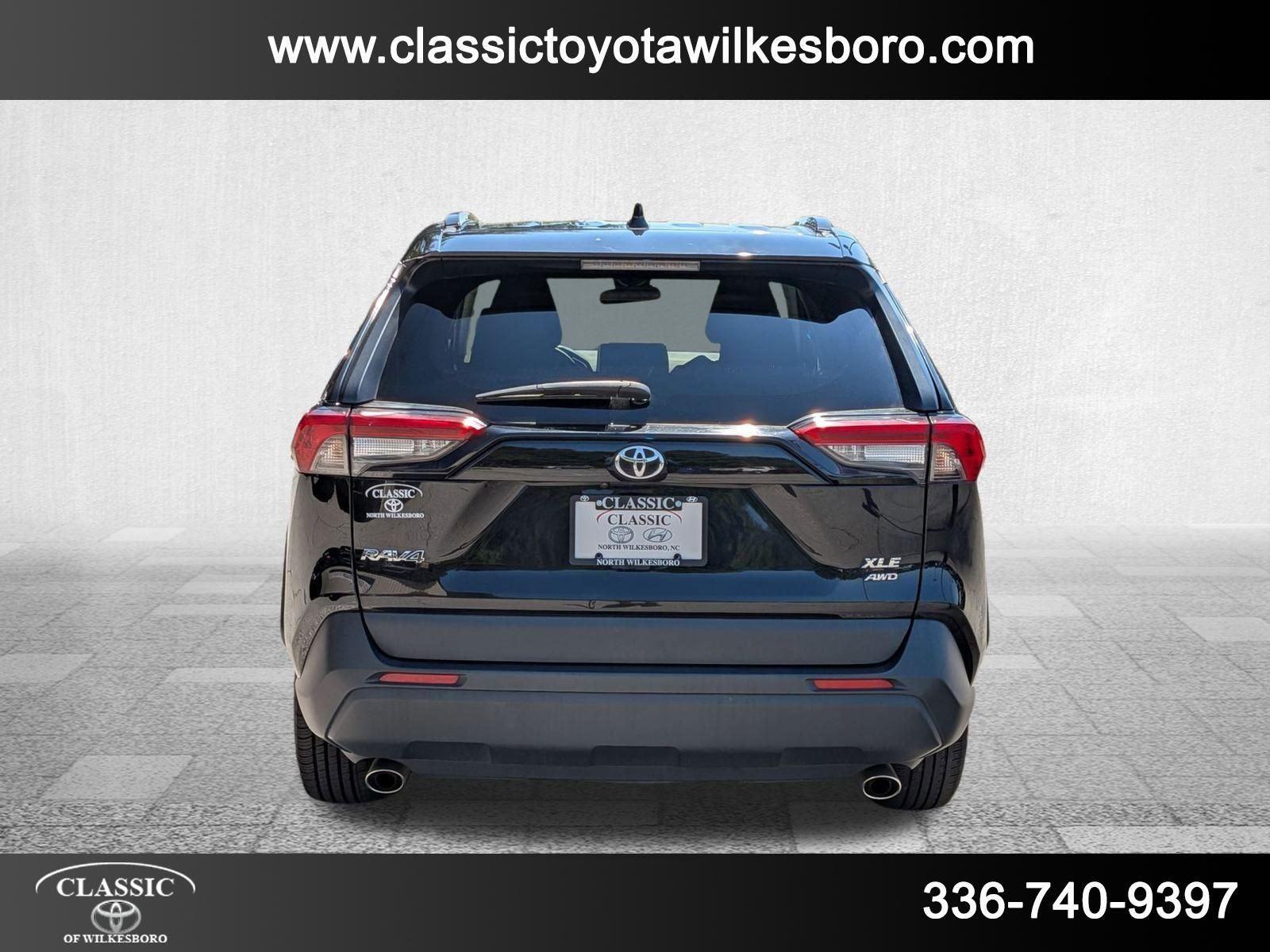 2023 Toyota RAV4 XLE photo 3