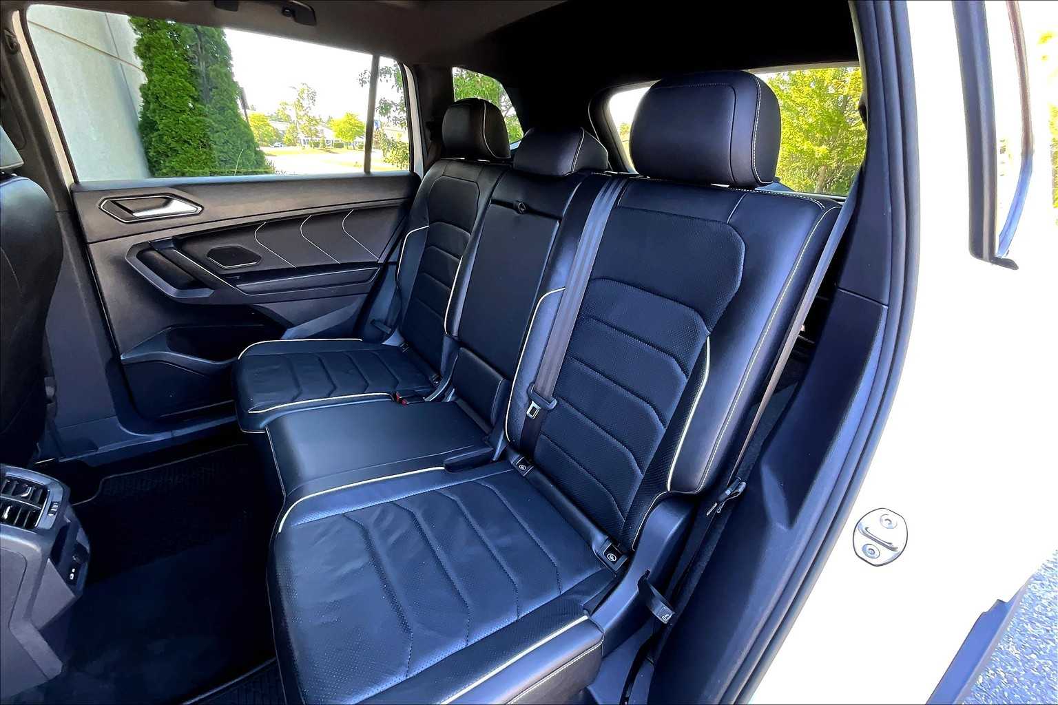 2023 Volkswagen Tiguan SEL R-Line Black photo 38