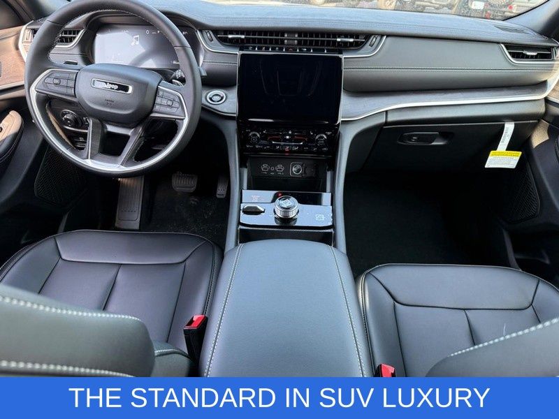 2025 Jeep Grand Cherokee Limited photo 4