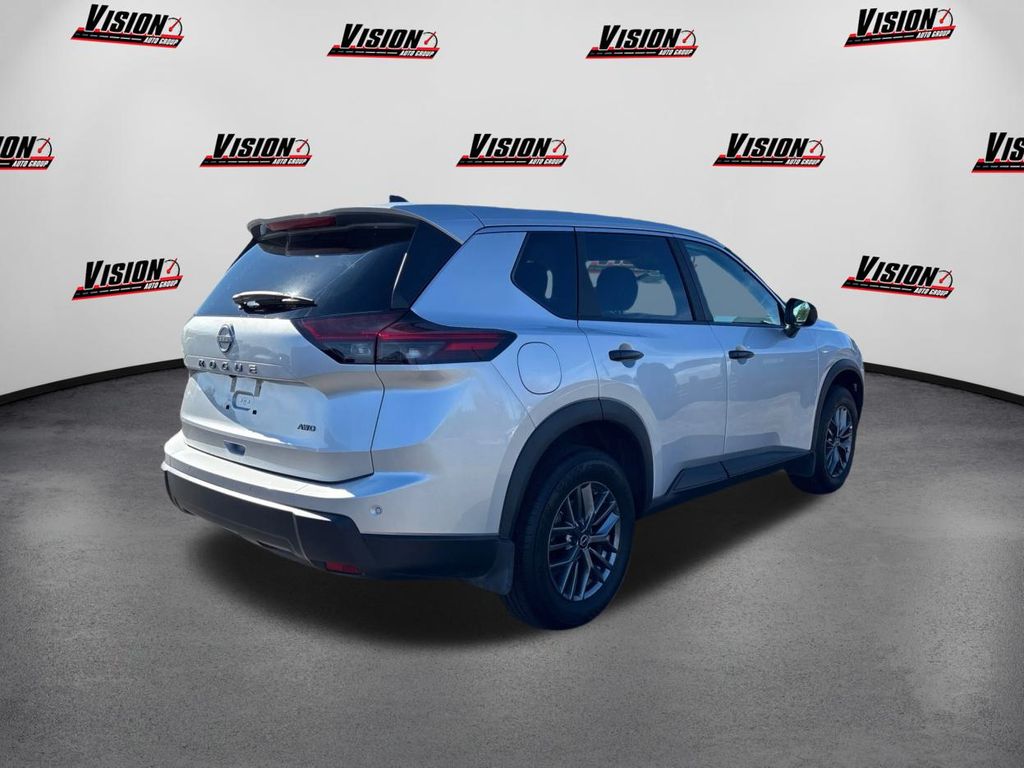 2025 Nissan Rogue S photo 3