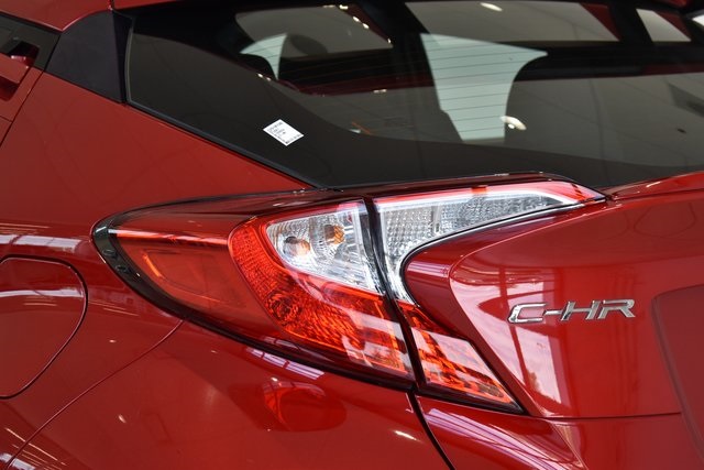 2021 Toyota C-HR XLE photo 7