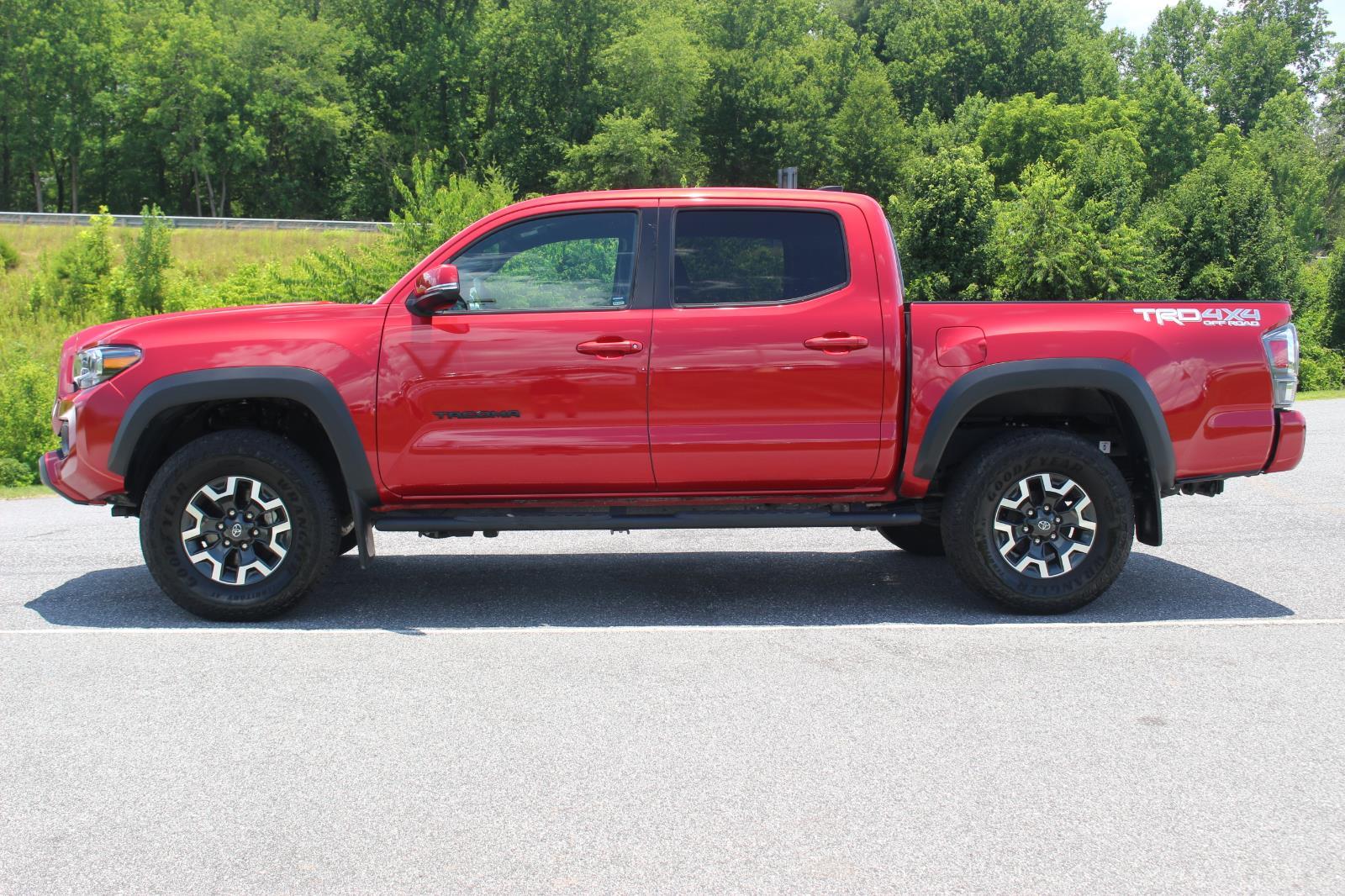 2023 Toyota Tacoma TRD photo 3