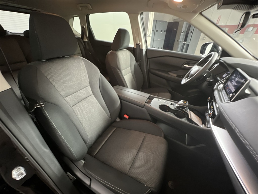 2026 Nissan Rogue SV photo 24