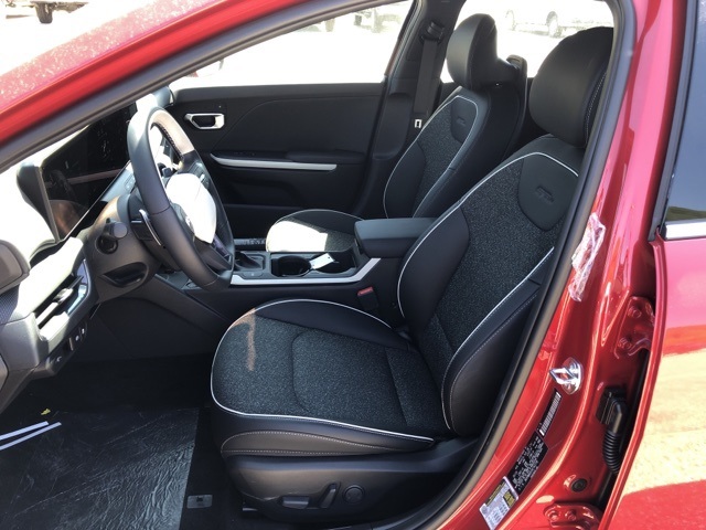 2025 Kia K4 GT-Line photo 9