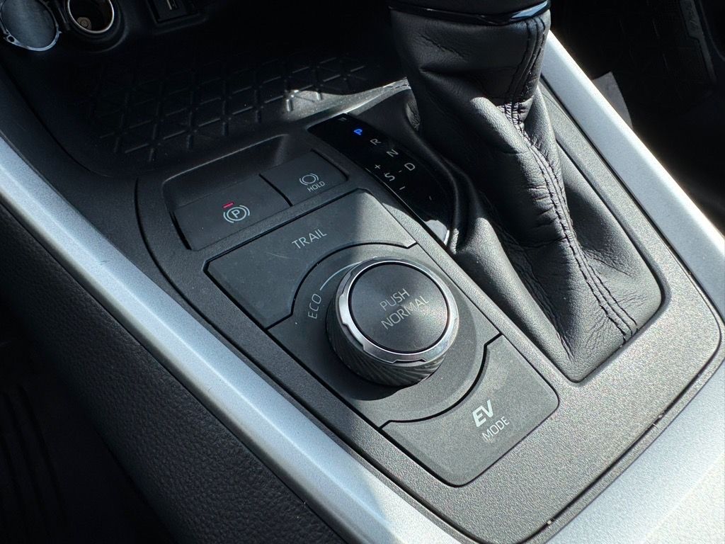2022 Toyota RAV4 Hybrid XLE photo 20