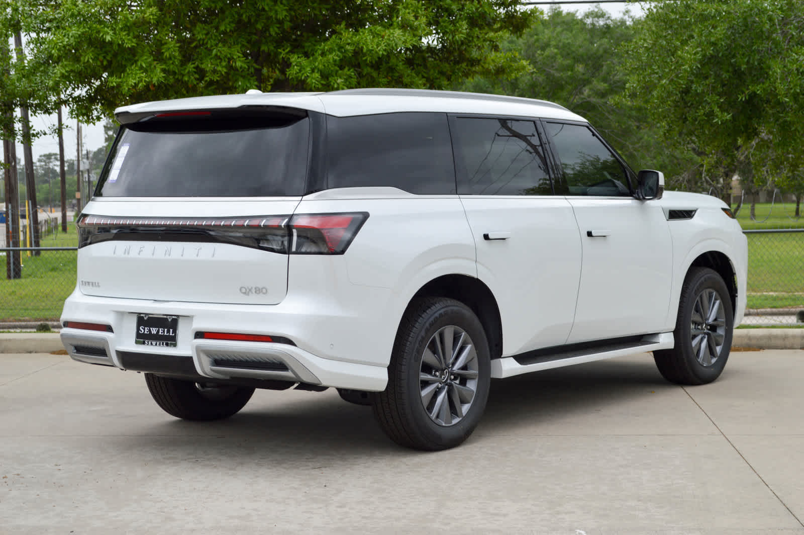 2025 Infiniti QX80 Pure photo 3