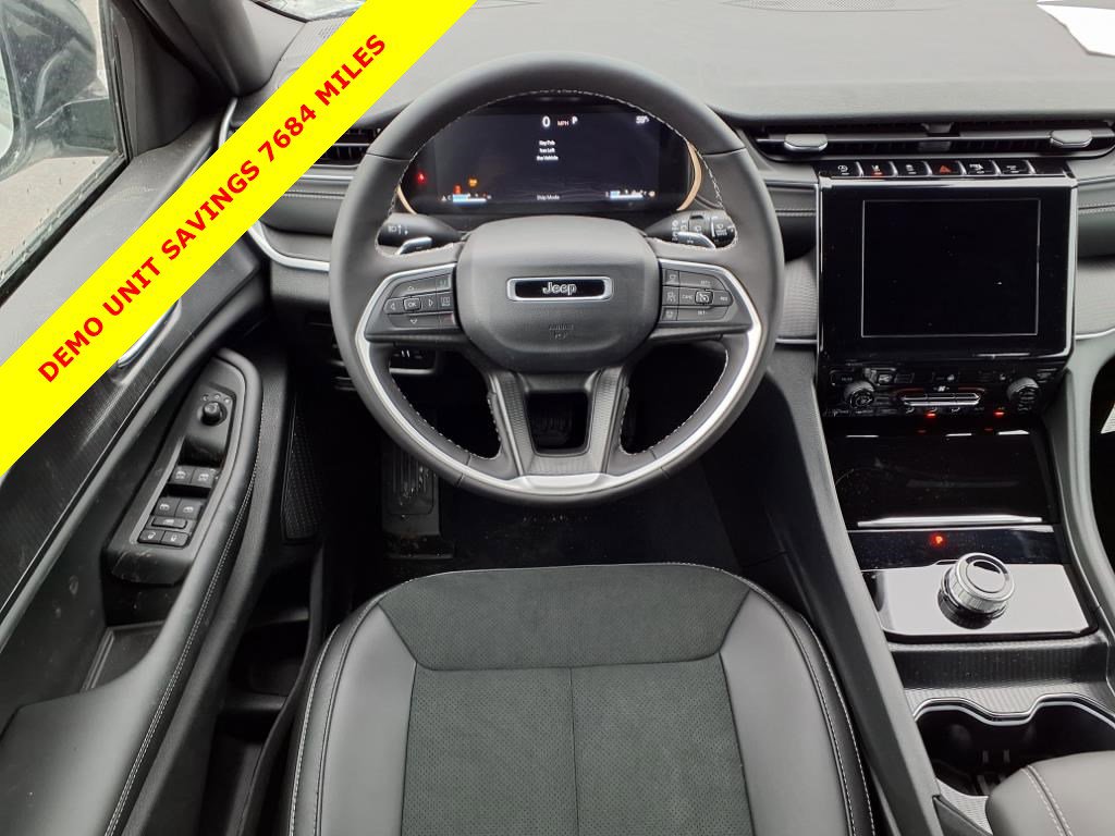 2025 Jeep Grand Cherokee Altitude photo 4