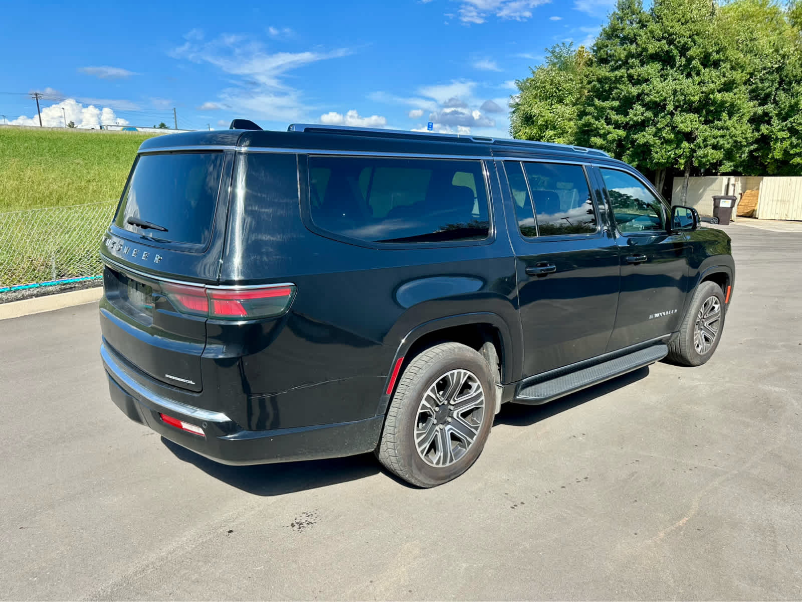 2023 Jeep Wagoneer L Series II photo 5