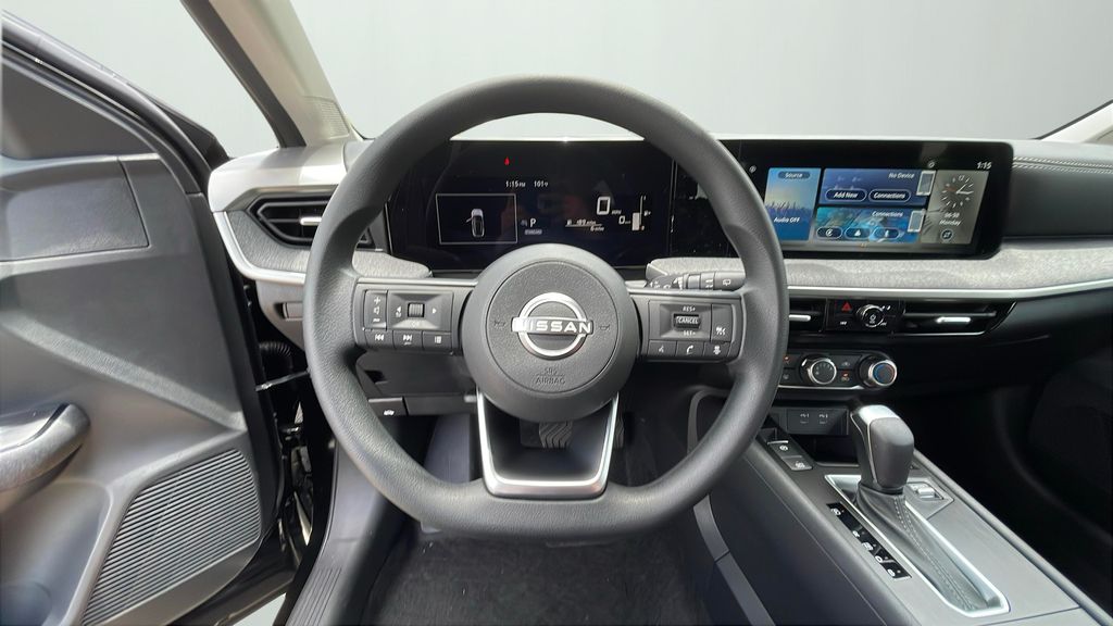 2025 Nissan Kicks SV photo 8