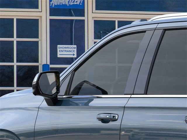 2025 Chevrolet Suburban Premier photo 11