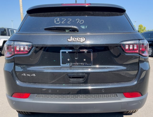 2025 Jeep Compass Limited photo 3