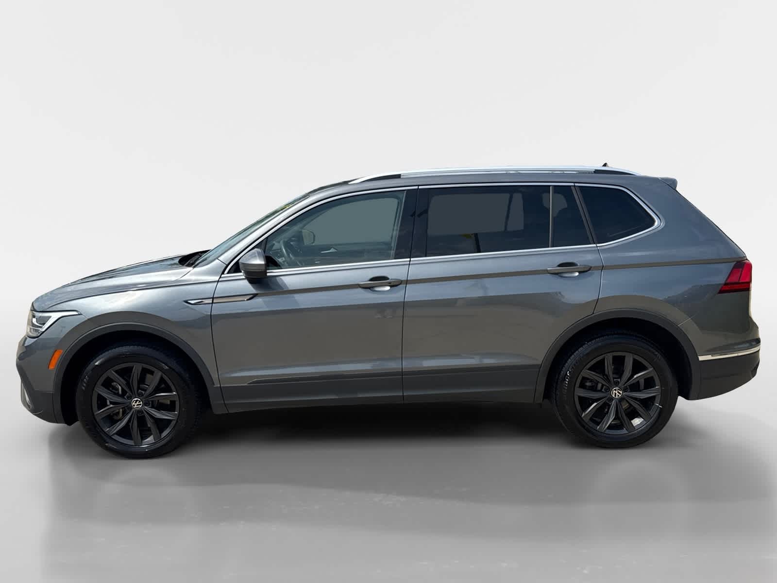 2024 Volkswagen Tiguan SE Wolfsburg Edition photo 3