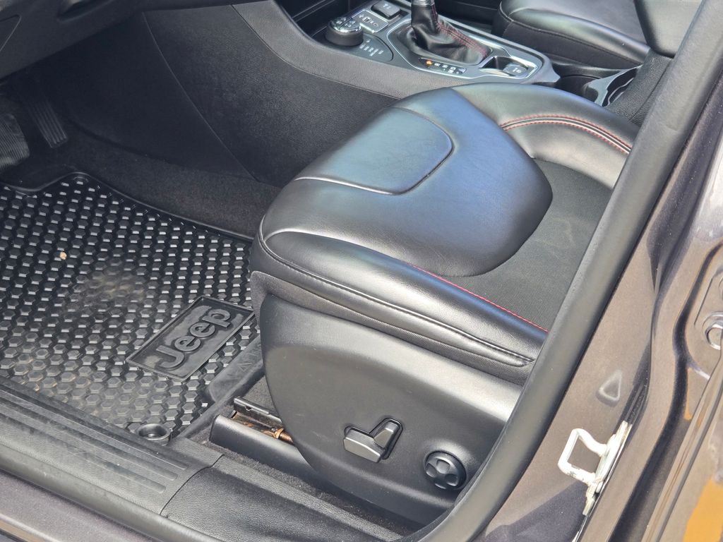 2021 Jeep Cherokee Trailhawk photo 15