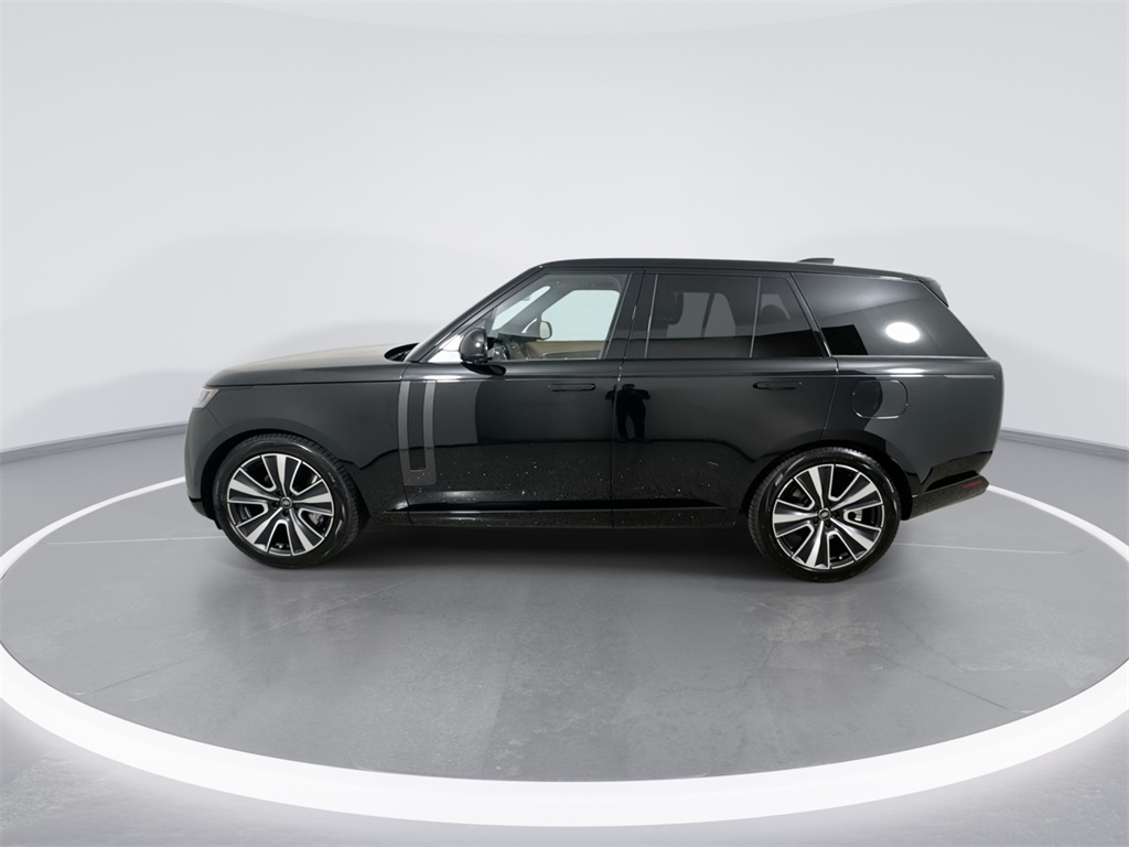 2025 Land Rover Range Rover SE photo 5