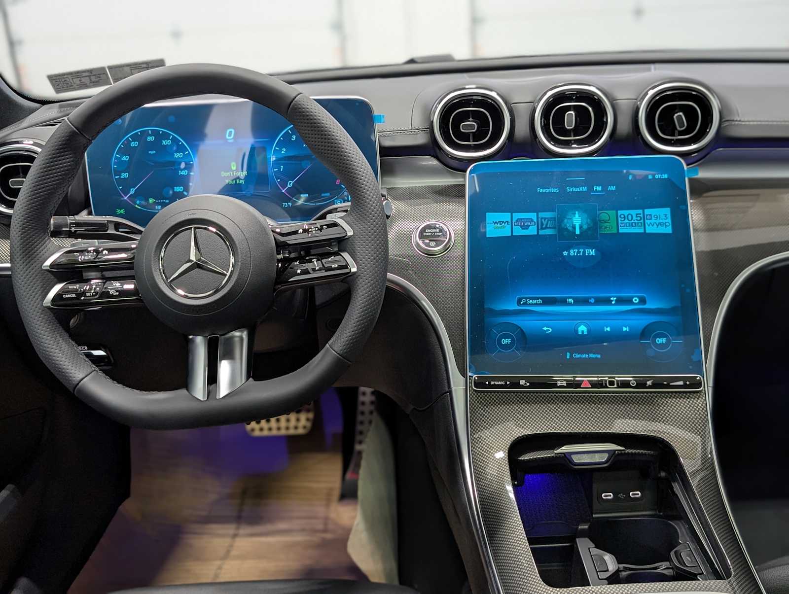 2025 Mercedes Benz C 300 4MATIC photo 3