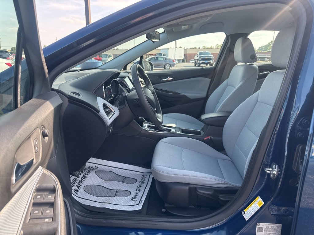 2019 Chevrolet Cruze LT photo 15