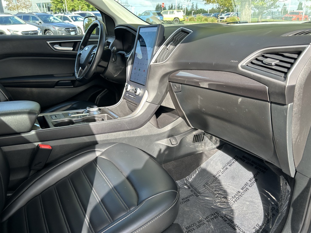 2023 Ford Edge SEL photo 25