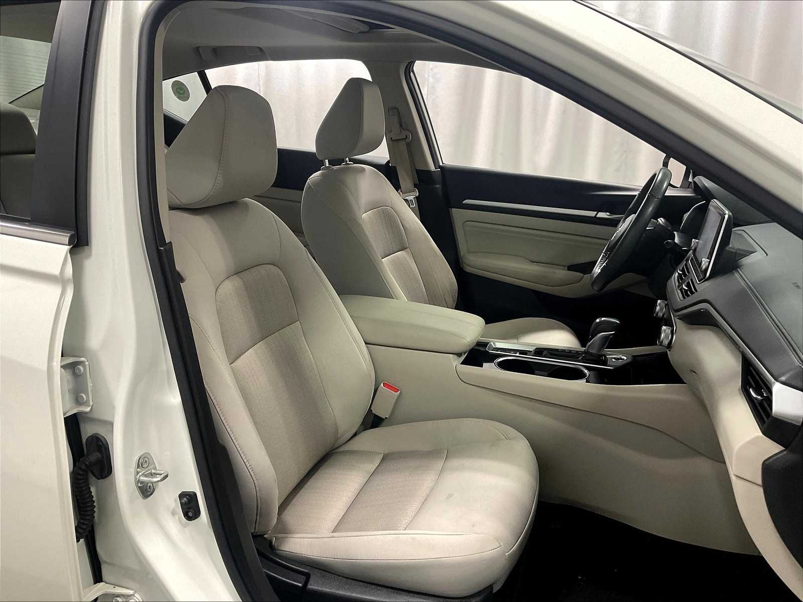 2021 Nissan Altima 2.5 SV photo 10