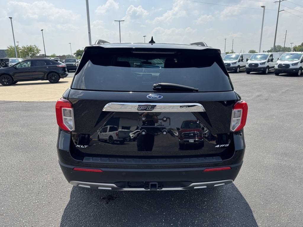2023 Ford Explorer XLT photo 3