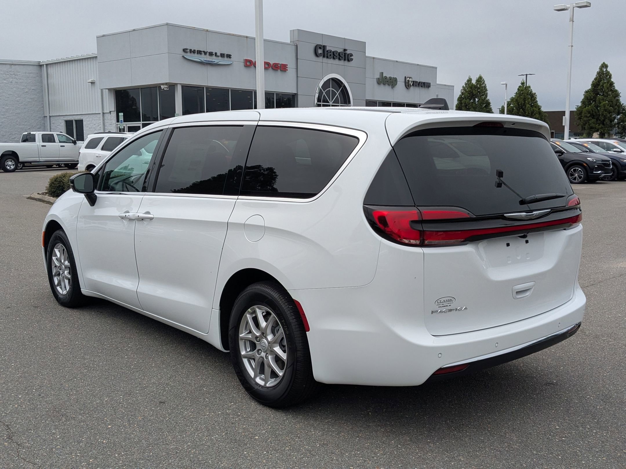 2026 Chrysler Pacifica photo 7
