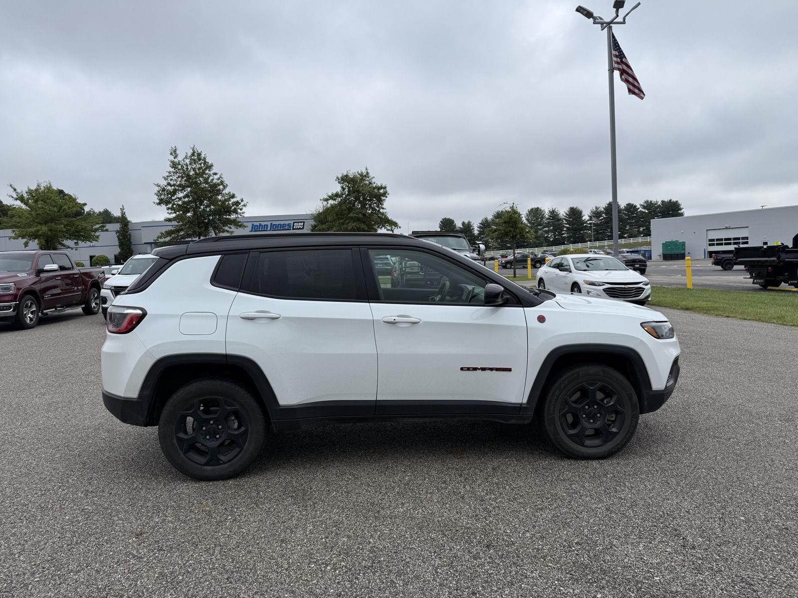 2023 Jeep Compass Trailhawk photo 3