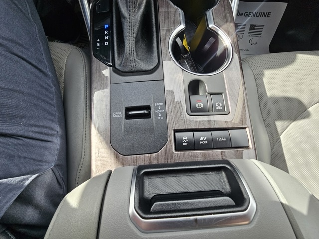 2021 Toyota Highlander Hybrid Platinum photo 9