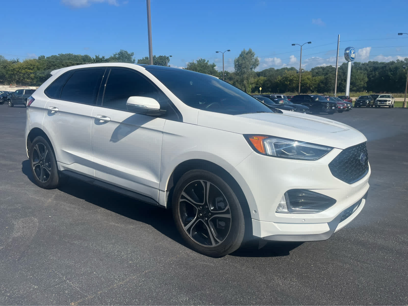 2022 Ford Edge ST photo 2