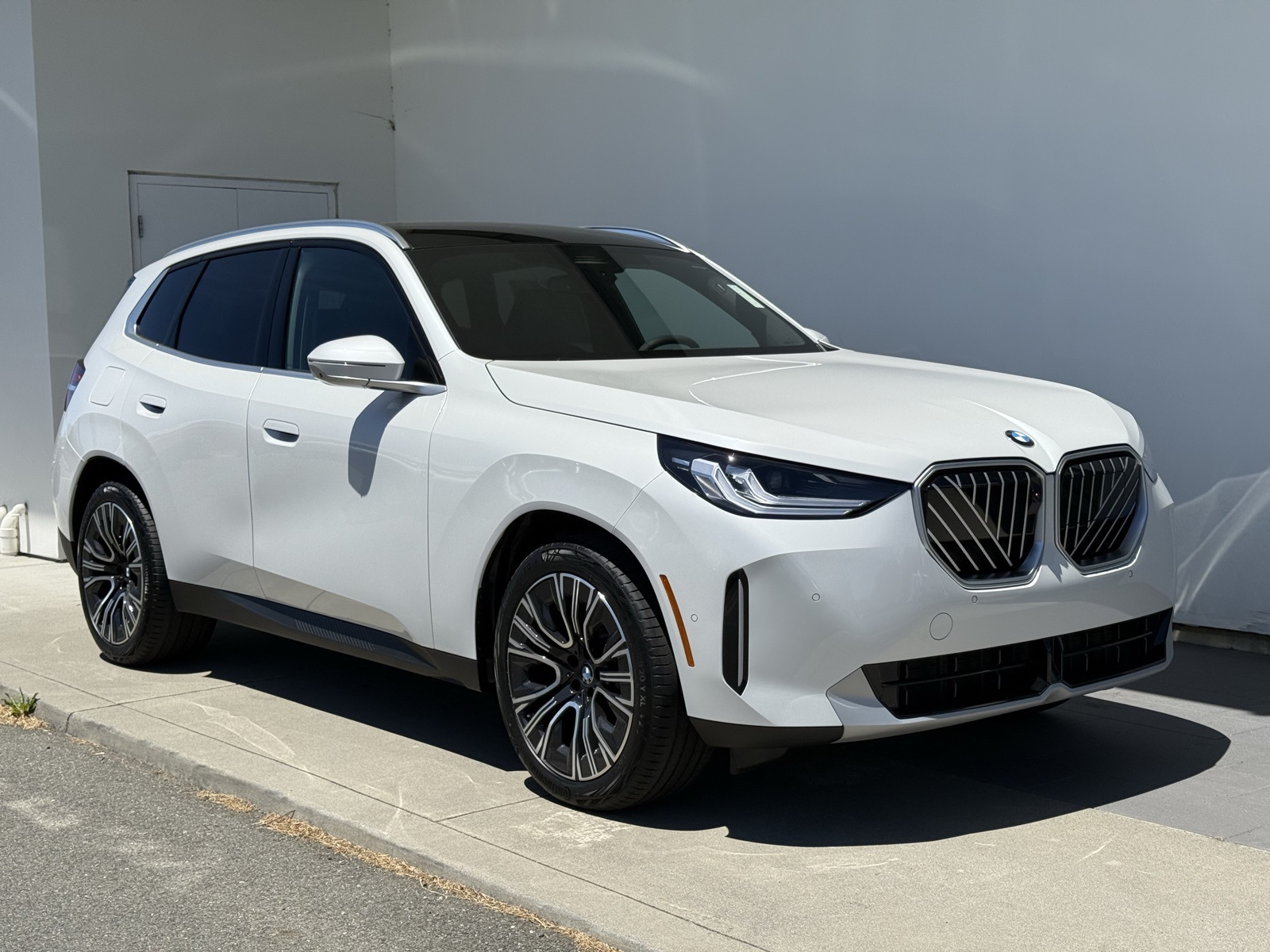 2025 BMW X3 30's photo