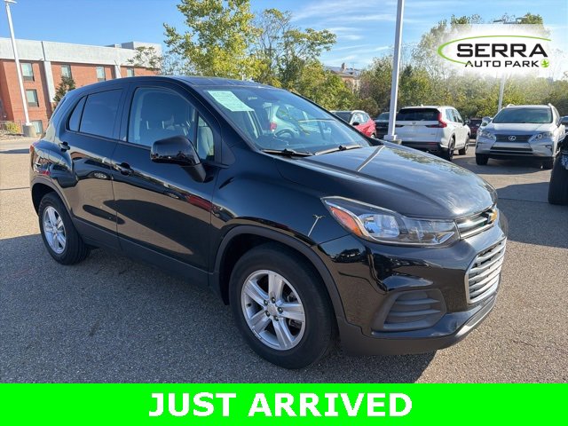 2022 Chevrolet Trax LS photo 2