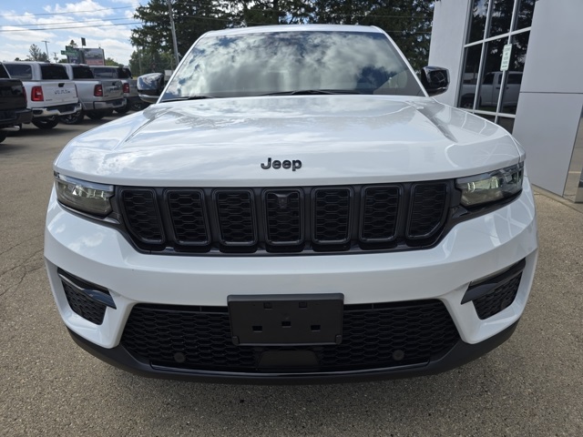 2025 Jeep Grand Cherokee Limited photo 3