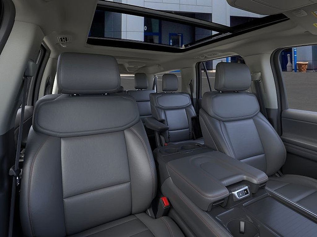 2025 Ford Expedition MAX photo 8