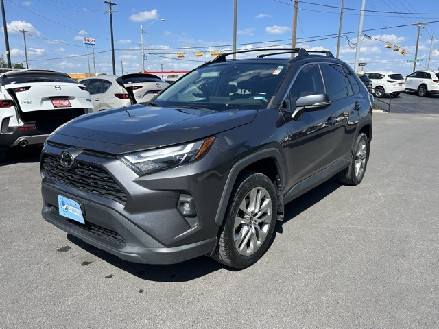 2022 Toyota RAV4 XLE Premium photo 3