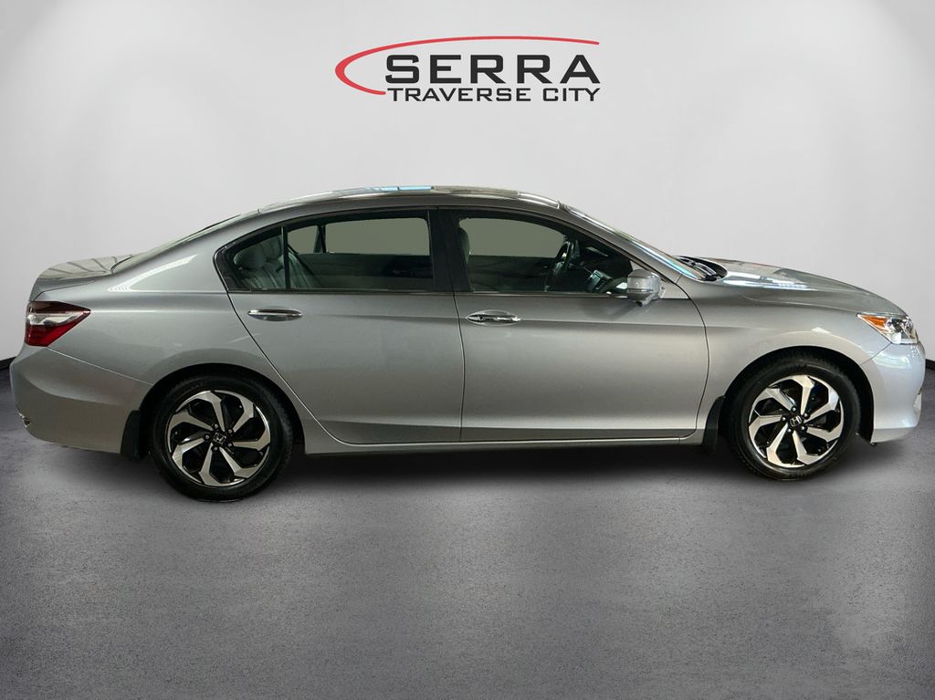 2017 Honda Accord EX-L photo 4