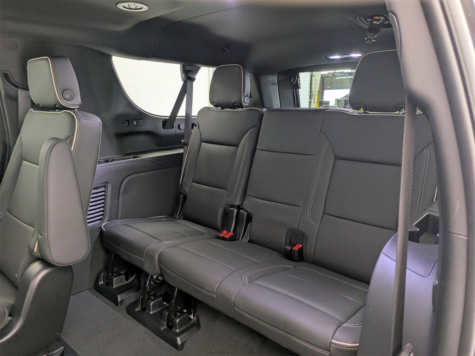 2025 Chevrolet Suburban Premier photo 20