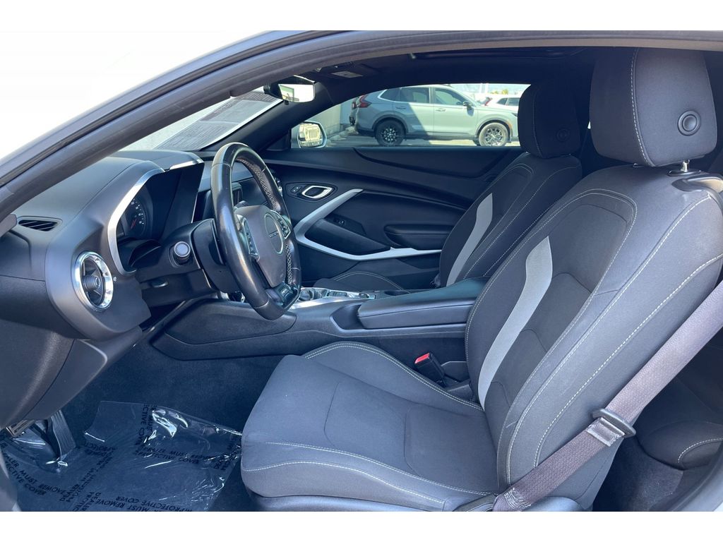 2017 Chevrolet Camaro 1LT photo 10