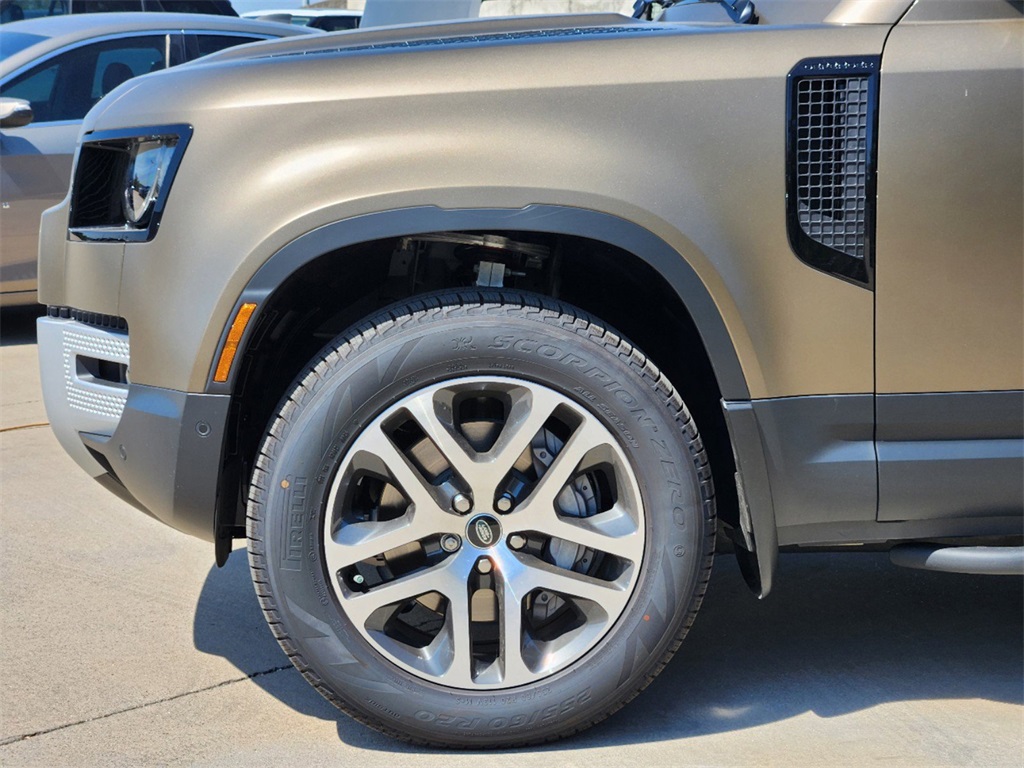 2024 Land Rover Defender 110 S photo 9