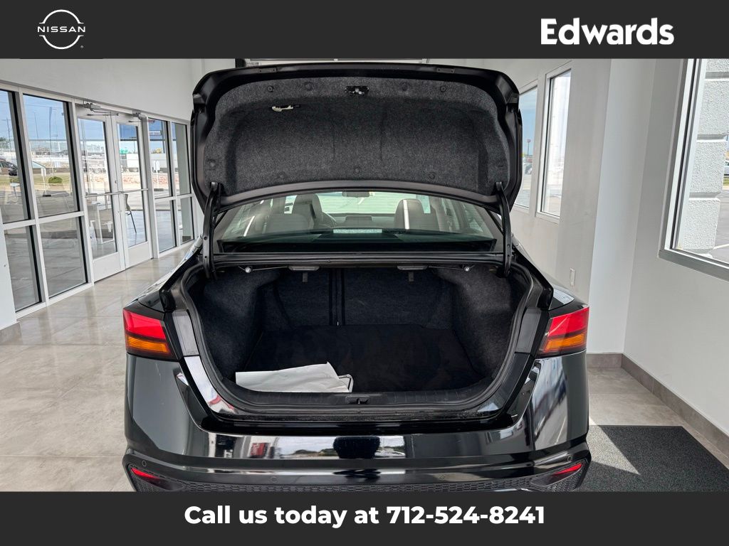 2022 Nissan Altima 2.5 SV photo 9