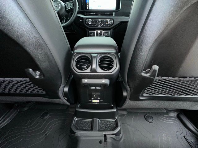 2025 Jeep Wrangler Rubicon photo 31
