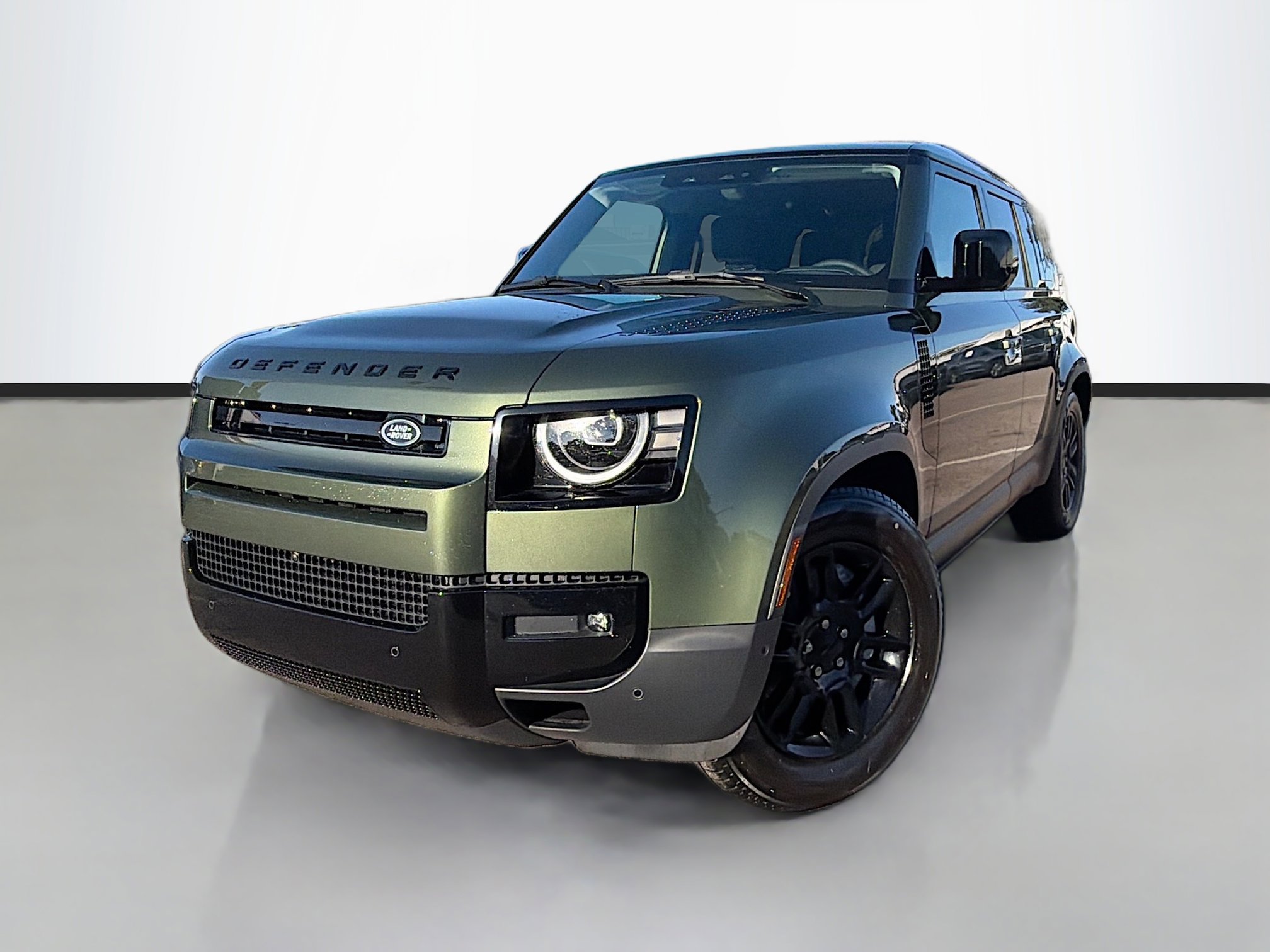 2026 Land Rover Defender S's photo