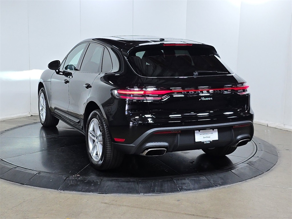 2026 Porsche Macan T photo 8