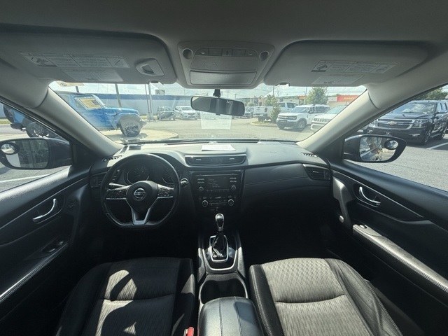 2017 Nissan Rogue SV photo 29