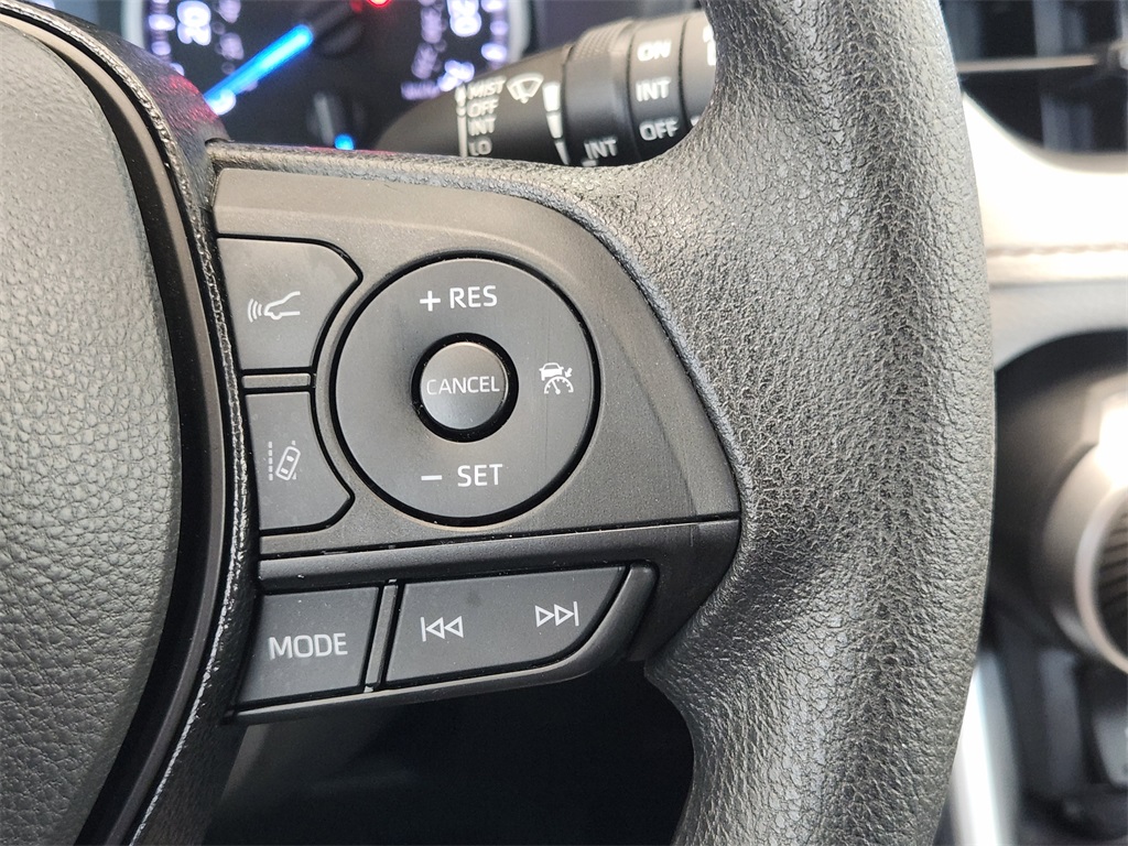 2021 Toyota RAV4 Hybrid XLE photo 22
