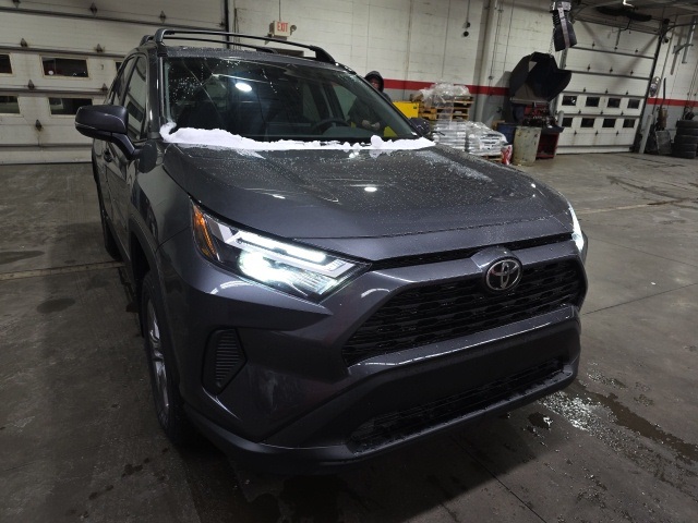 2025 Toyota RAV4 XLE's photo
