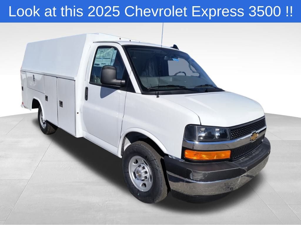 2025 Chevrolet Express Cutaway Base's photo