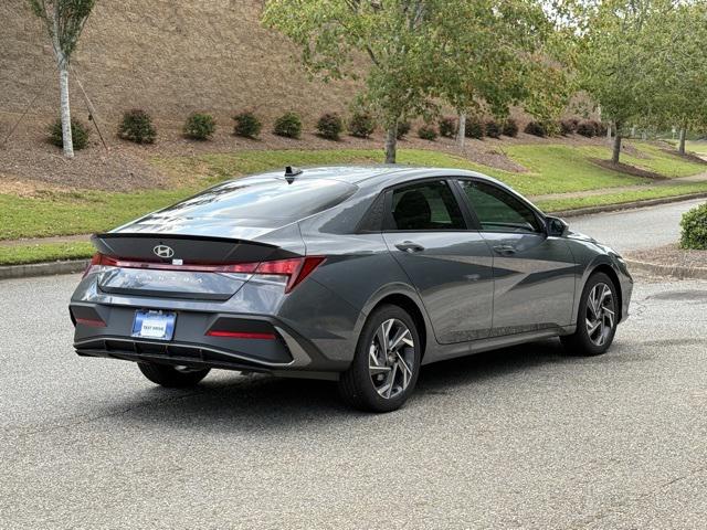 2025 Hyundai Elantra SEL Sport photo 4